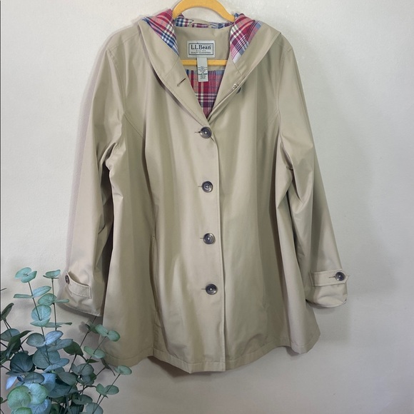 L.L. Bean Jackets & Blazers - L.L. Bean Tan Rain Jacket Plaid Lined Button Coat Lightweight Women’s Large